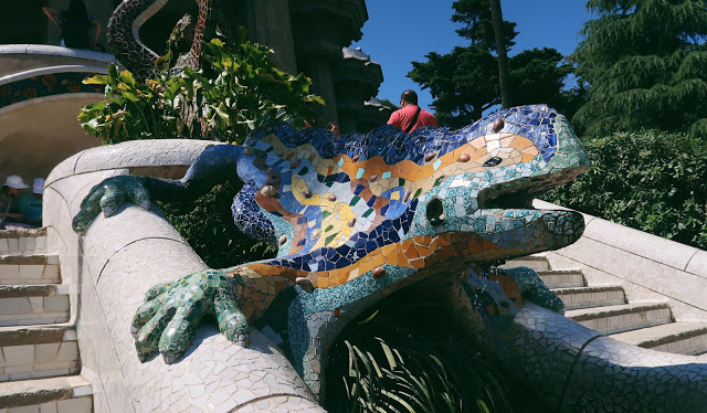 mosaic lizard at park guell