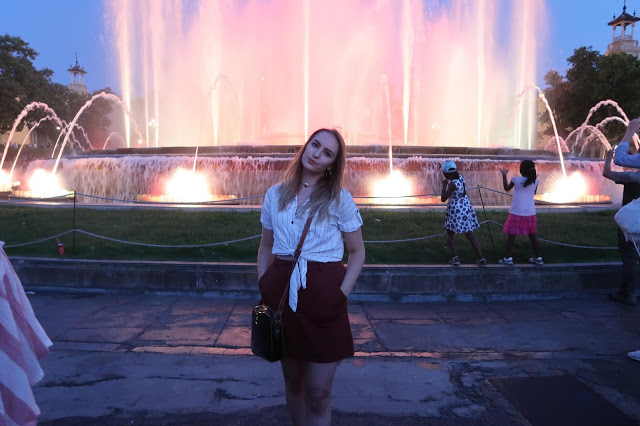 me stood in front of the magic fountain, barcelona
